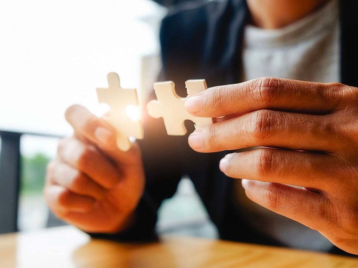 Problem Solving Frameworks: Unlock Solutions to Business Problems 22 Problem Solving Frameworks. 1-Hour Guide by Anil Nathoo.